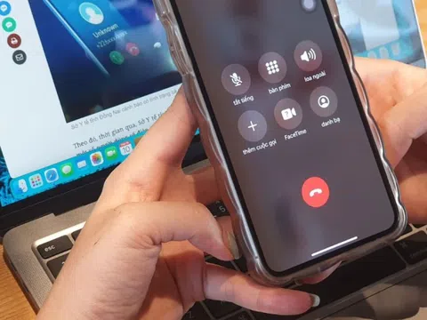 Nam sinh 2005 ở Hà Nội vừa chuyển khoản 500 triệu đồng vào tài khoản lạ thì phát hiện bất thường, lập tức trình báo công an