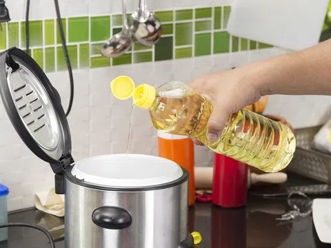4 loại dầu ăn cực quen trong bếp Việt hóa ra là “đồng phạm” của ung thư, tưởng ngon - bổ - rẻ hóa ra trả giá đắt!