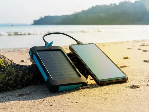 Độc đáo tấm pin năng lượng mặt trời 2 trong 1