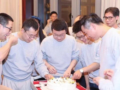 Đi họp lớp, đeo chiếc đồng hồ Rolex đã hết pin: Về nhà, tôi nhận được dòng tin nhắn, chắc chắn không bao giờ quên