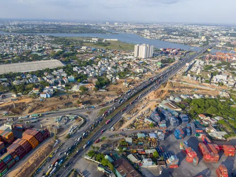 TP.HCM đề nghị tạo 'luồng xanh' cho xe chở cát làm Vành đai 3