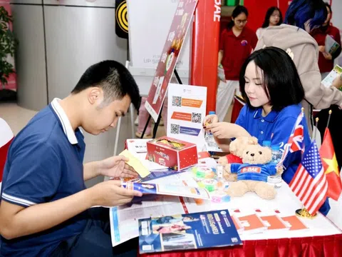 Vì sao phải đăng ký vào ĐH Kinh tế Quốc dân khi chưa có điểm thi tốt nghiệp THPT?