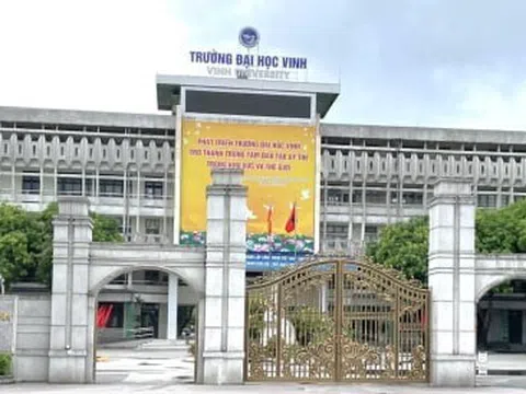 Tạm đình chỉ công tác một cán bộ Đại học Vinh