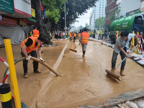 Ban Quản lý Đường sắt đô thị Hà Nội nói gì về hiện tượng bùn đất phun trào trên phố Cát Linh?