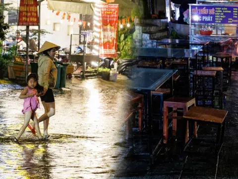 Mưa lớn "đánh úp" Sài Gòn: Người dân bì bõm lội trên đường, quán xá ngập trong nước