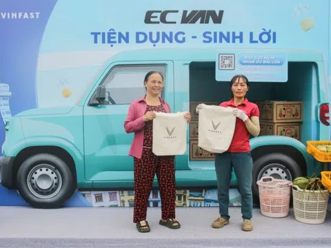VinFast EC Van ‘chiếm sóng’ chợ đầu mối khiến giới tiểu thương xôn xao