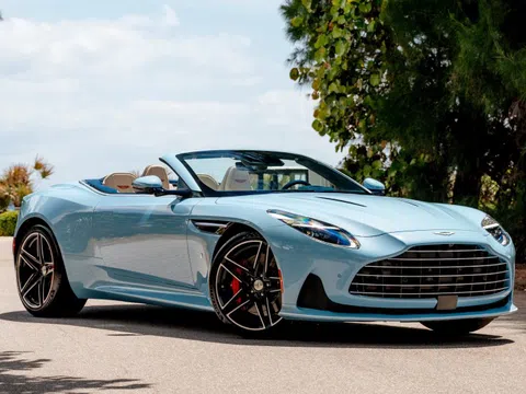 Siêu xe Aston Martin DB12 Volante Palm Beach độc nhất thế giới