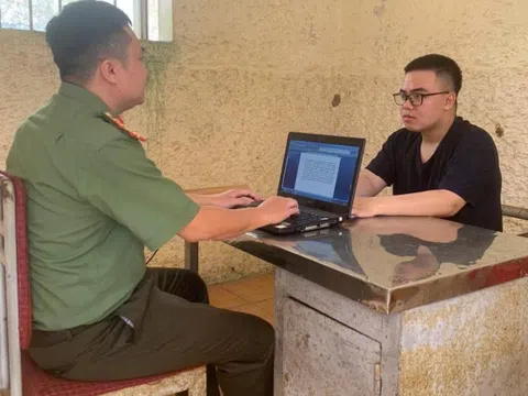 Bắt tạm giam sinh viên tài năng Trần Quang Huy