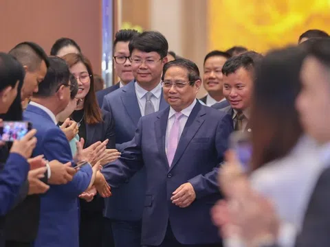 Thủ tướng chủ trì tọa đàm với hơn 1.000 doanh nghiệp, hộ kinh doanh
