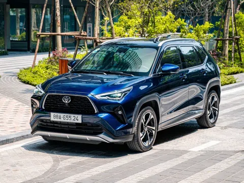 Gần 1.500 xe Toyota Yaris Cross tại Việt Nam có thể rơi kính nóc
