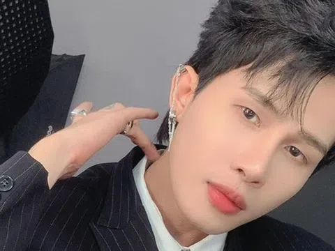 Jack và dàn sao bán lightstick giá triệu đồng, fan vẫn chi mạnh vì điều gì?