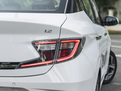 Xe xăng giá rẻ hụt hơi trước làn sóng xe điện đô thị