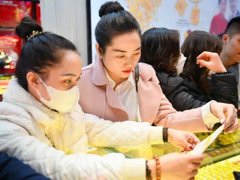Giá vàng trong nước đắt hơn thế giới trên 10 triệu đồng/lượng