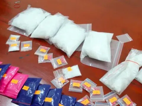 Cựu đội phó Công an TP Việt Trì lập công bằng cách đưa tiền cho tội phạm đi mua ma túy để bắt giữ