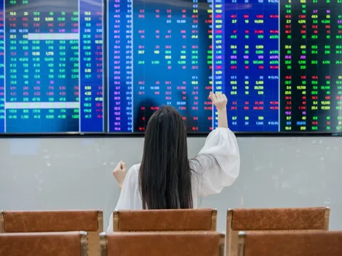 Gần 30.000 tỷ đổ vào chứng khoán, VN-Index cao nhất 3 năm