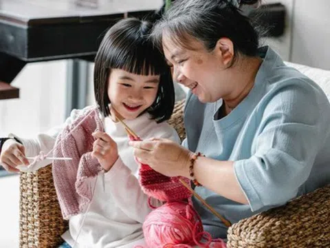 3 kiểu người già nuôi dạy trẻ thông minh, EQ cao – cứ mạnh dạn giao con cho họ