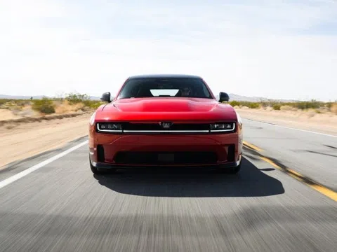 Dodge Charger thuần điện gặp lỗi tự tăng tốc?