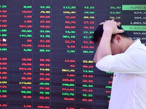 'Cá mập' xả hàng, VN-Index rơi mạnh nhất gần 2 tháng