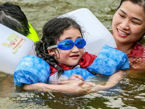Cuối tuần, miền Bắc và miền Trung lại nắng 'đổ lửa'