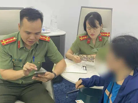 Cụ bà mang 763 triệu tiền tiết kiệm đến trụ sở MBBank để chuyển khoản cho con rể mua nhà: Giao dịch viên dừng thủ tục, lập tức báo công an