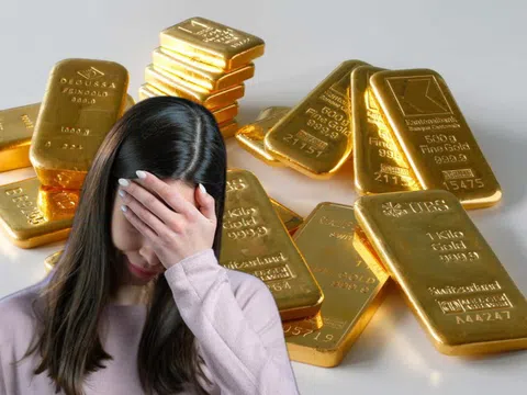 Cảnh sát bới 5 tấn rác giúp người dân tìm thấy 133 cây vàng