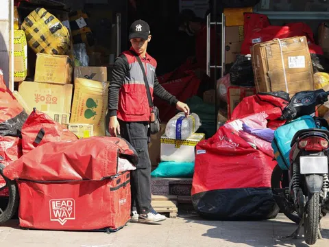 Be bắt tay Viettel Post