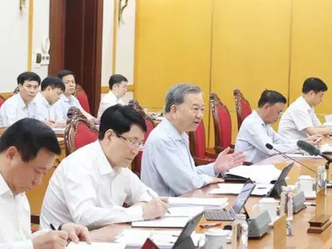 Kéo dài việc sử dụng người không chuyên trách khi sắp xếp lại thôn, tổ dân phố