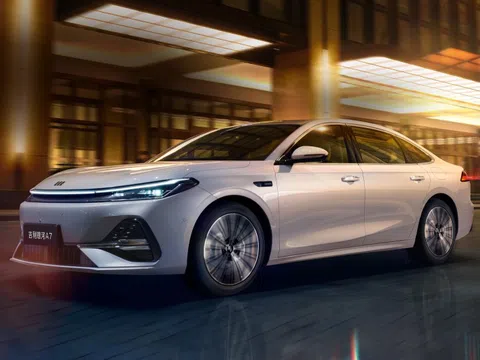Geely Galaxy A7 - sedan cỡ trung 'ăn' xăng 2L/100 km