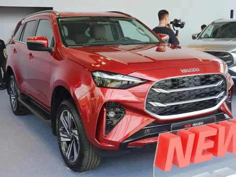 Chi tiết Isuzu mu-X 2025 - giữ động cơ, tăng giá, nâng cấp ngoại hình