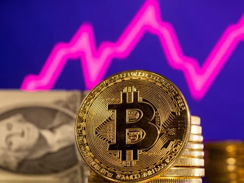 Giá Bitcoin bất ngờ áp sát đỉnh mọi thời đại