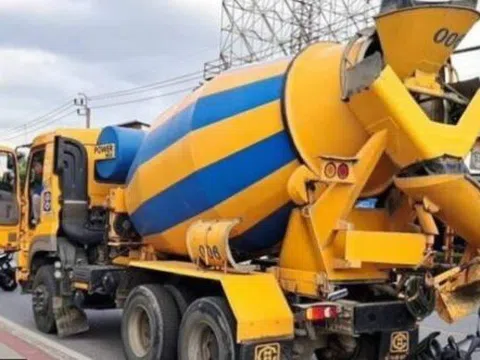 Va chạm với xe bồn trộn xi măng, hai mẹ con đi xe máy tử vong
