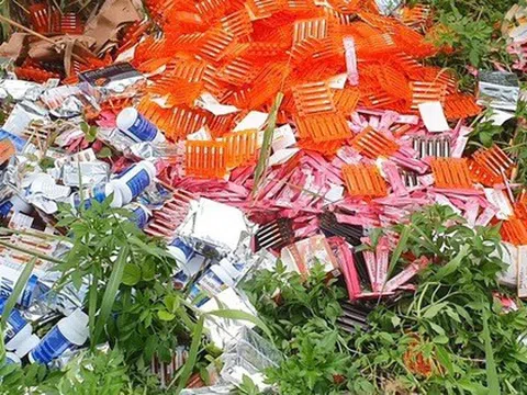 [Videographic] - Đường đi của số lượng lớn thực phẩm chức năng bị vứt bỏ, đốt ở Bình Chánh