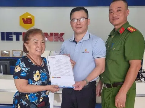 Tài khoản lương hưu của cụ bà 73 tuổi cộng thêm 300 triệu đồng, Công an Hải Phòng lập tức phong tỏa, làm việc với ngân hàng để xác minh