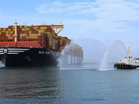 Cận cảnh tàu container lớn nhất thế giới: “Tay chơi” đáng gờm trong vận tải biển toàn cầu
