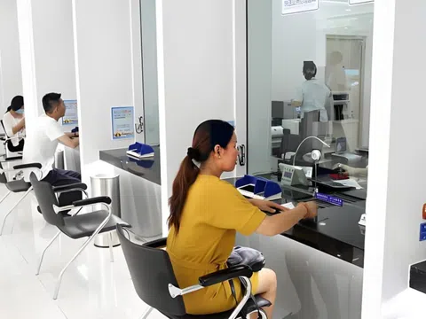 Nhận được hơn 1 tỷ đồng chuyển khoản nhầm, người phụ nữ nhanh chóng trả lại cho người gửi, ngân hàng lập tức ngăn cản: Số tiền này không thể hoàn trả