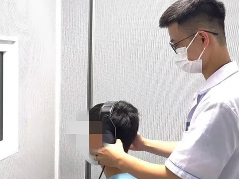 Suýt điếc vì tắm nước lạnh lúc 3 giờ sáng