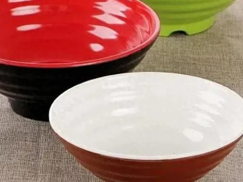 Có rất nhiều loại bát đĩa để lựa chọn, nhưng 3 loại dù rẻ và đẹp đến đâu cũng tuyệt đố không mua, coi chừng rước họa có ngày