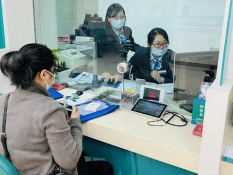 Chồng qua đời để lại sổ tiết kiệm 15 tỷ đồng, vợ chết sững khi ra ngân hàng yêu cầu rút tiền: “Cô không có quyền”
