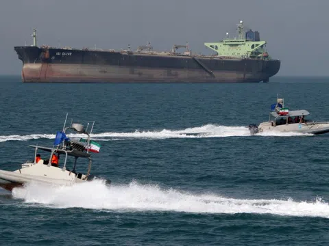 Chiến sự Iran - Israel kéo giá dầu tăng phi mã