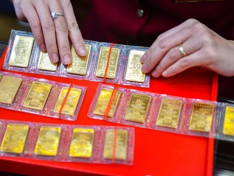 Mua vàng trên 20 triệu đồng sắp bắt buộc phải chuyển khoản