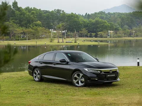 Sedan tiền tỷ giảm giá nhiều vẫn khó thoát 'ế'