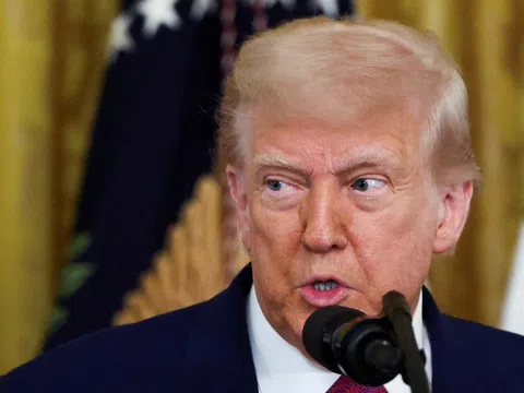 Ông Trump thu hơn 600 triệu USD từ tiền số, sân golf