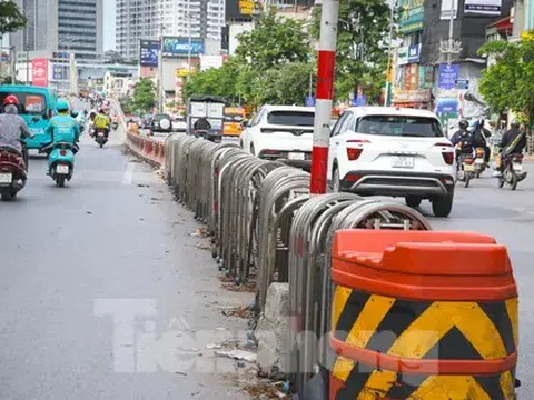 Nhếch nhác những dải phân cách mềm ở Hà Nội