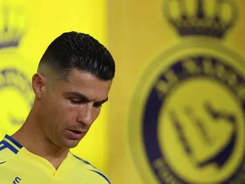 Al Nassr hỗn loạn, tương lai Ronaldo bất định
