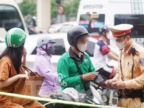 Hơn 1.000 shipper và xe công nghệ vi phạm giao thông trong một tháng