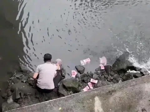 3 tỷ đồng tiền mặt trôi trên sông, người đàn ông lấy túi nilon nhặt về bị cảnh sát triệu tập: “Tiền là của một doanh nhân bị tâm thần”