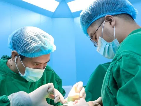 Gặp tai nạn hi hữu, bộ phận "nhạy cảm" của người đàn ông phình to như quả bóng
