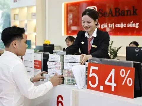 Tiền người dân gửi ngân hàng tăng kỷ lục