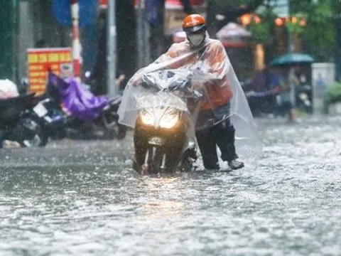 Hà Nội mưa lớn, nguy cơ ngập úng loạt tuyến phố và dự báo thời tiết 10 ngày