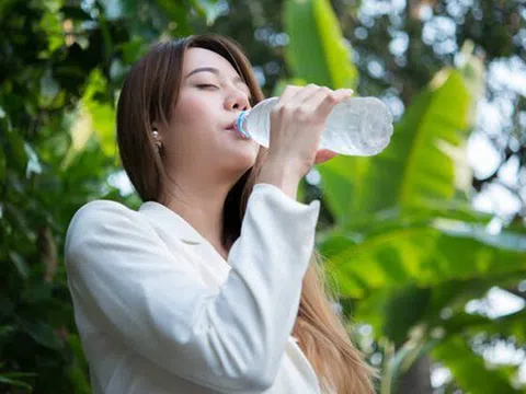 Không uống đủ nước khiến cơ thể mất nước, 8 căn bệnh này có thể sẽ "âm thầm" tìm đến bạn